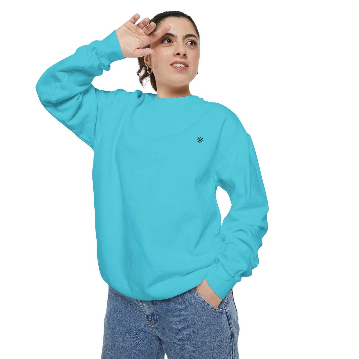 Cozy Garment-Dyed Sweatshirt - Perfect for Casual Wear