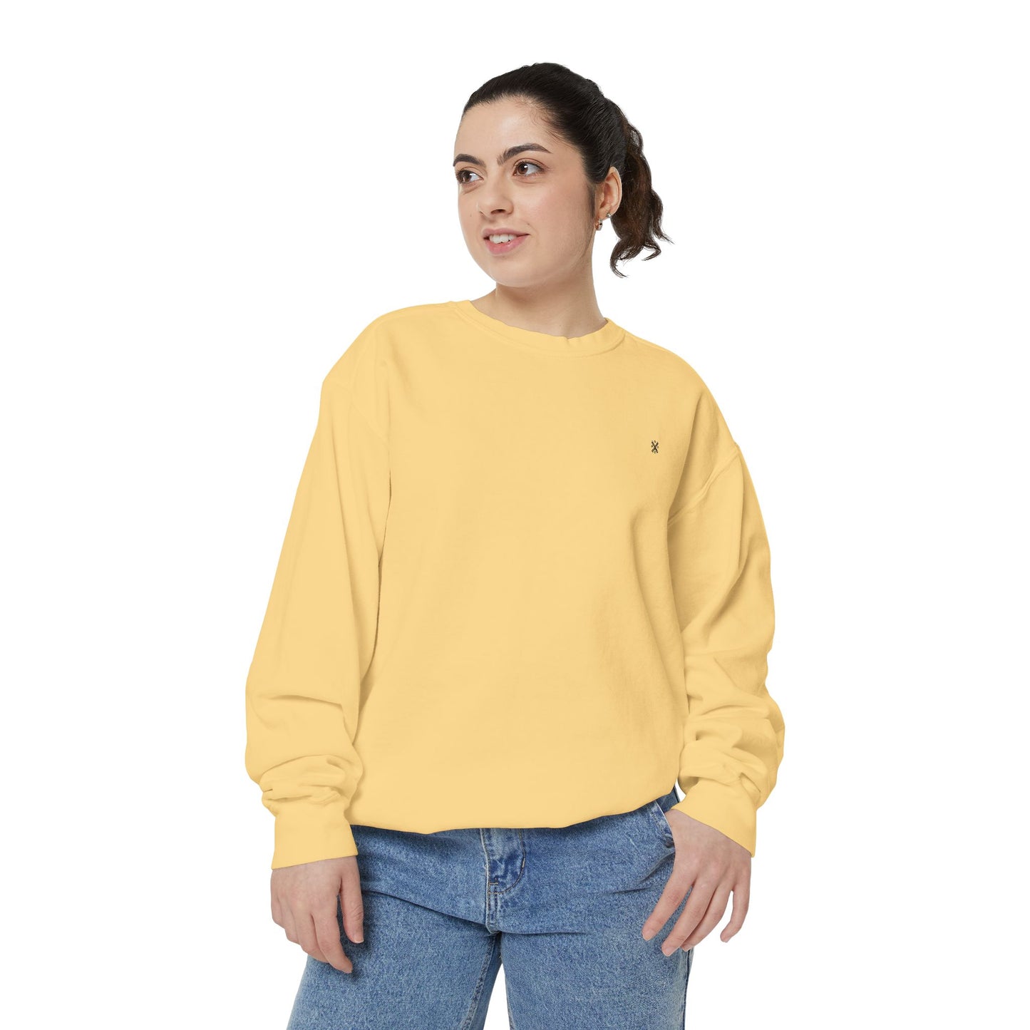 Cozy Garment-Dyed Sweatshirt - Perfect for Casual Wear